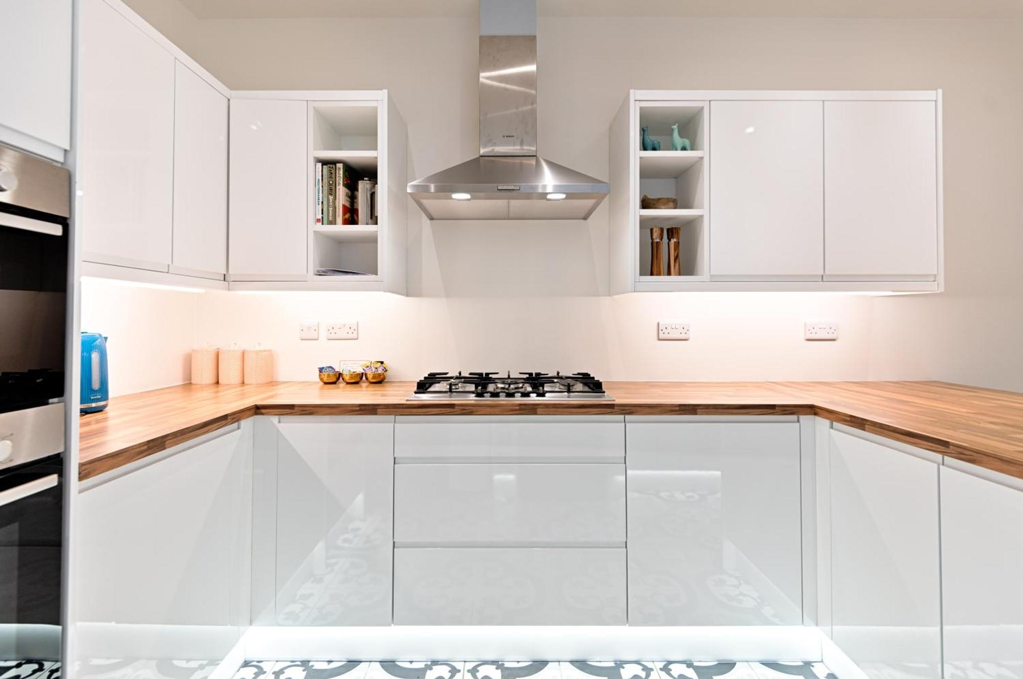 Ty Calon: 1920s Beachside Retreat For Family And Extended Holiday home Swansea