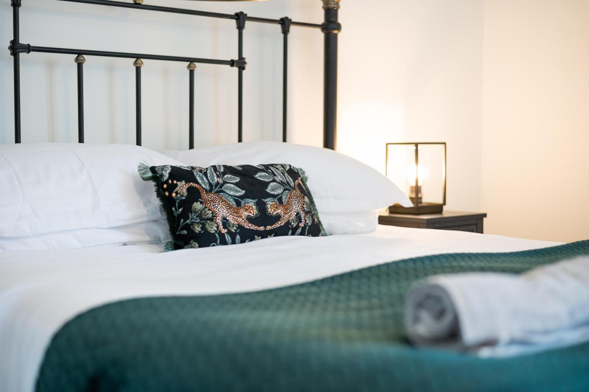 Holiday home Ty Calon: 1920s Beachside Retreat For Family And Extended Swansea