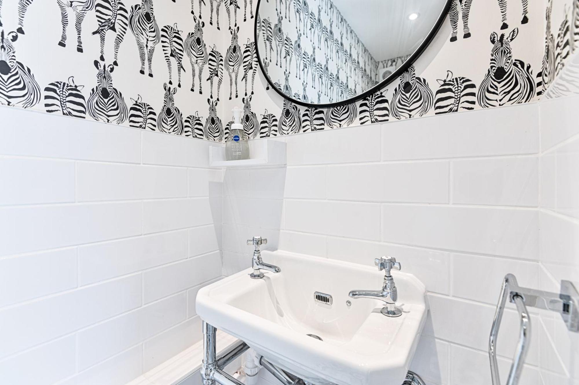 Ty Calon: 1920s Beachside Retreat For Family And Extended Swansea