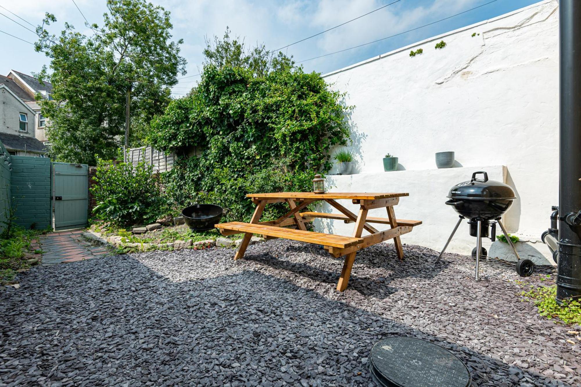 Ty Calon: 1920s Beachside Retreat For Family And Extended