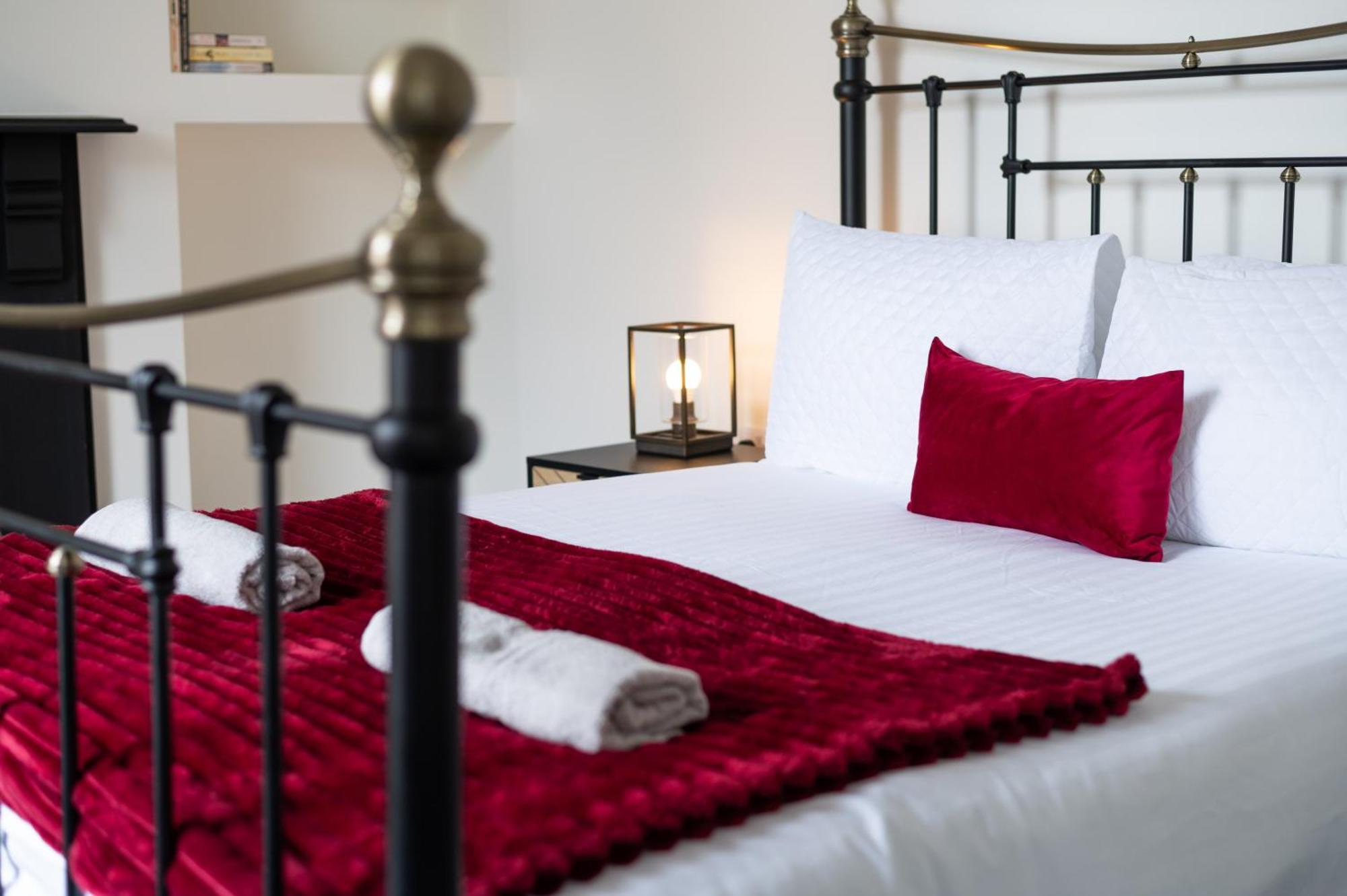 Holiday home Ty Calon: 1920s Beachside Retreat For Family And Extended *