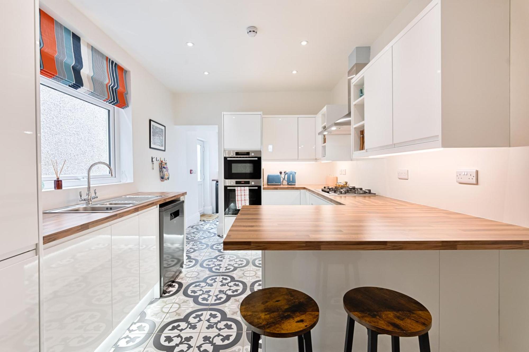 Holiday home Ty Calon: 1920s Beachside Retreat For Family And Extended