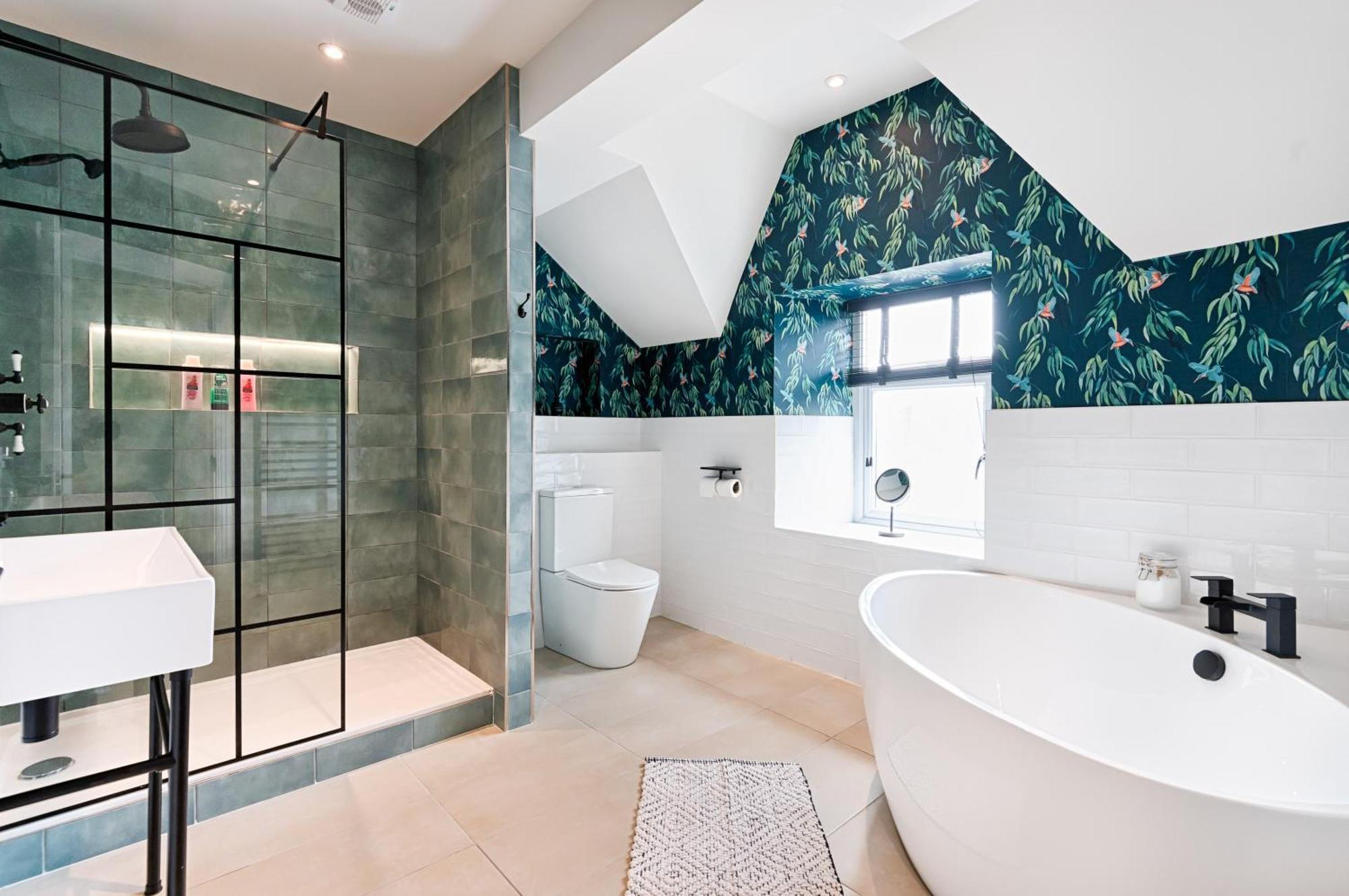 Ty Calon: 1920s Beachside Retreat For Family And Extended Holiday home Swansea