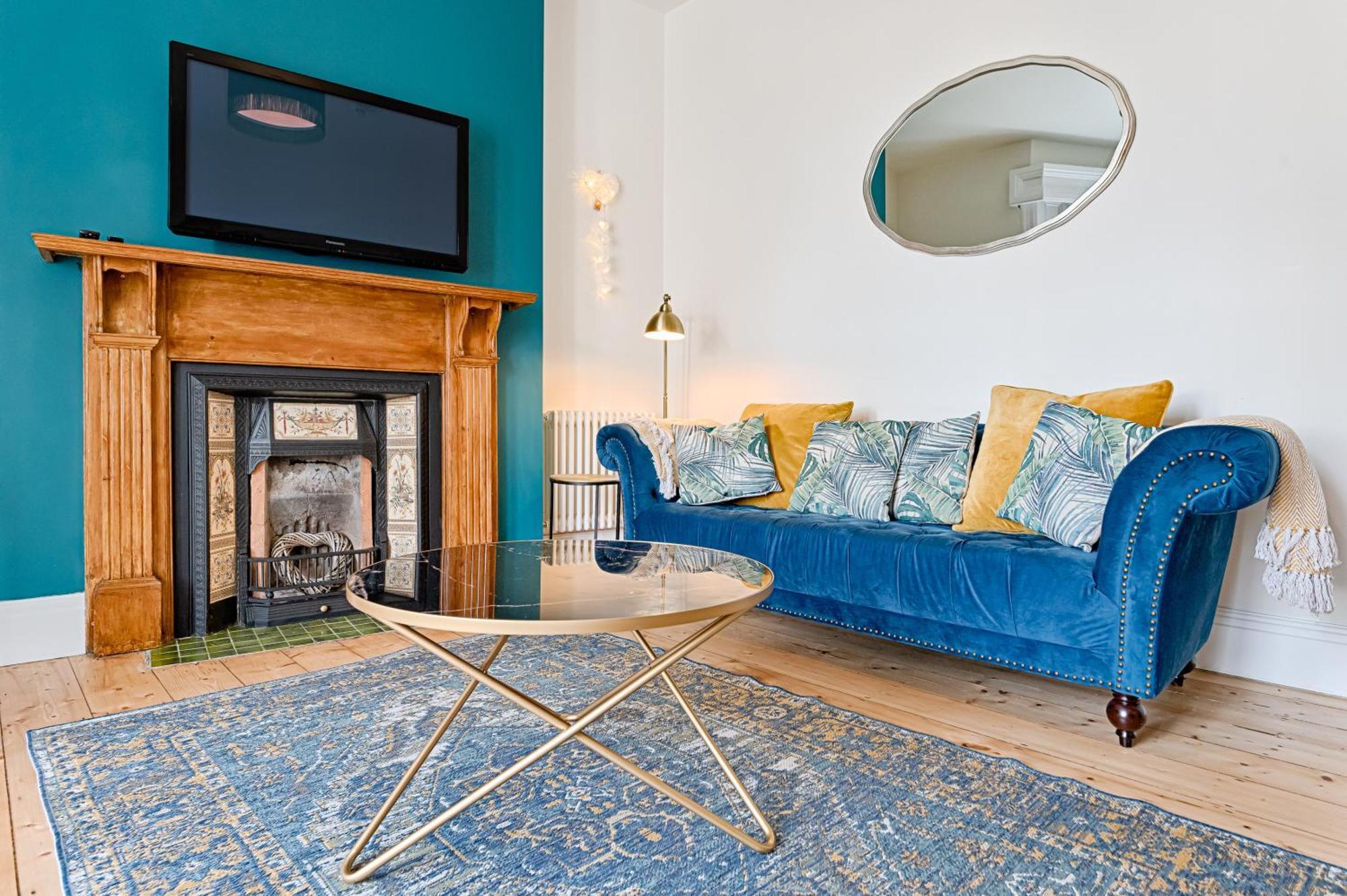 Ty Calon: 1920s Beachside Retreat For Family And Extended Holiday home *