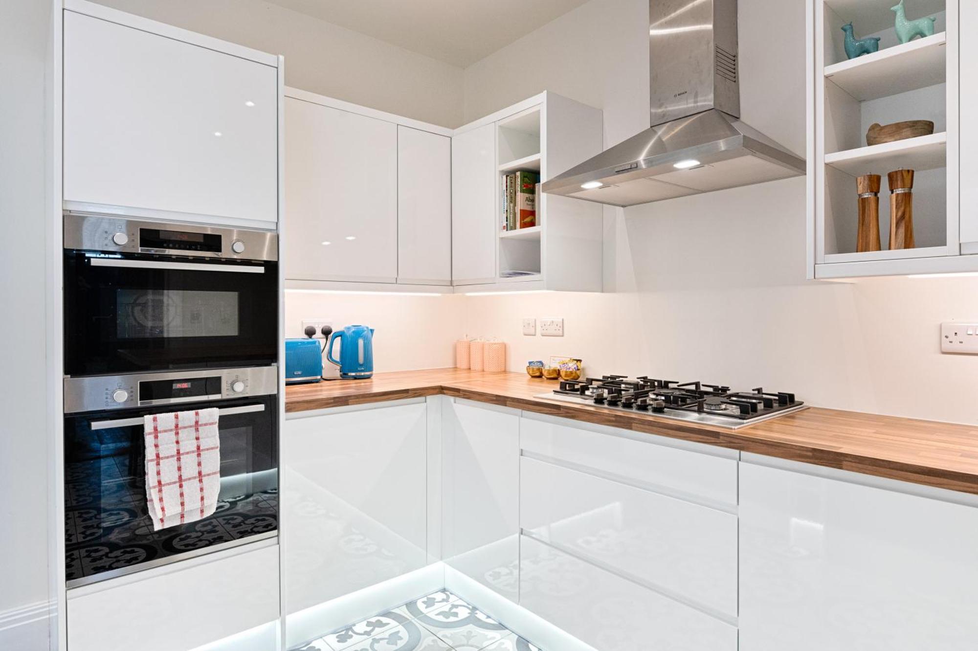 Holiday home Ty Calon: 1920s Beachside Retreat For Family And Extended *