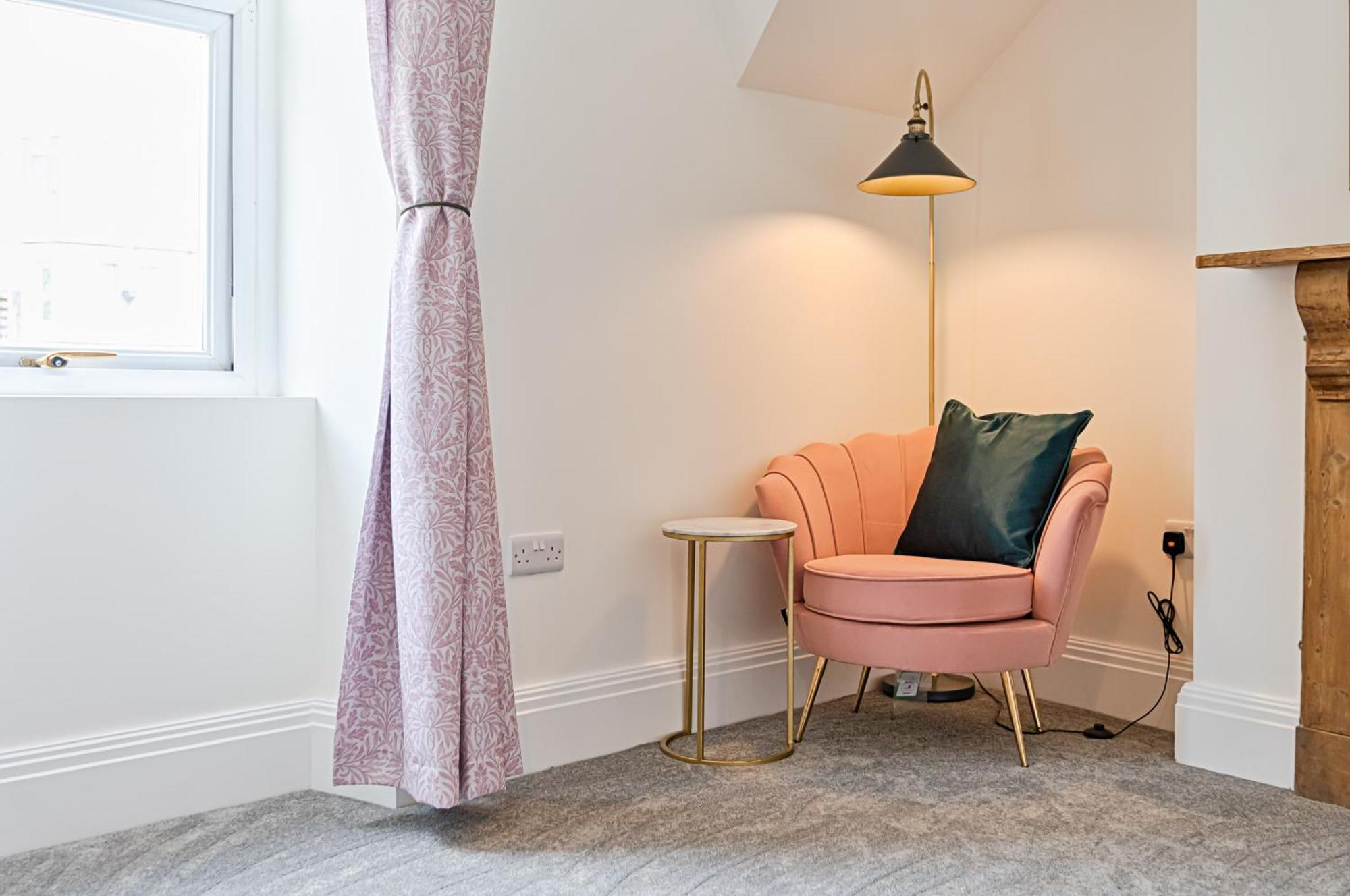 Ty Calon: 1920s Beachside Retreat For Family And Extended Holiday home *