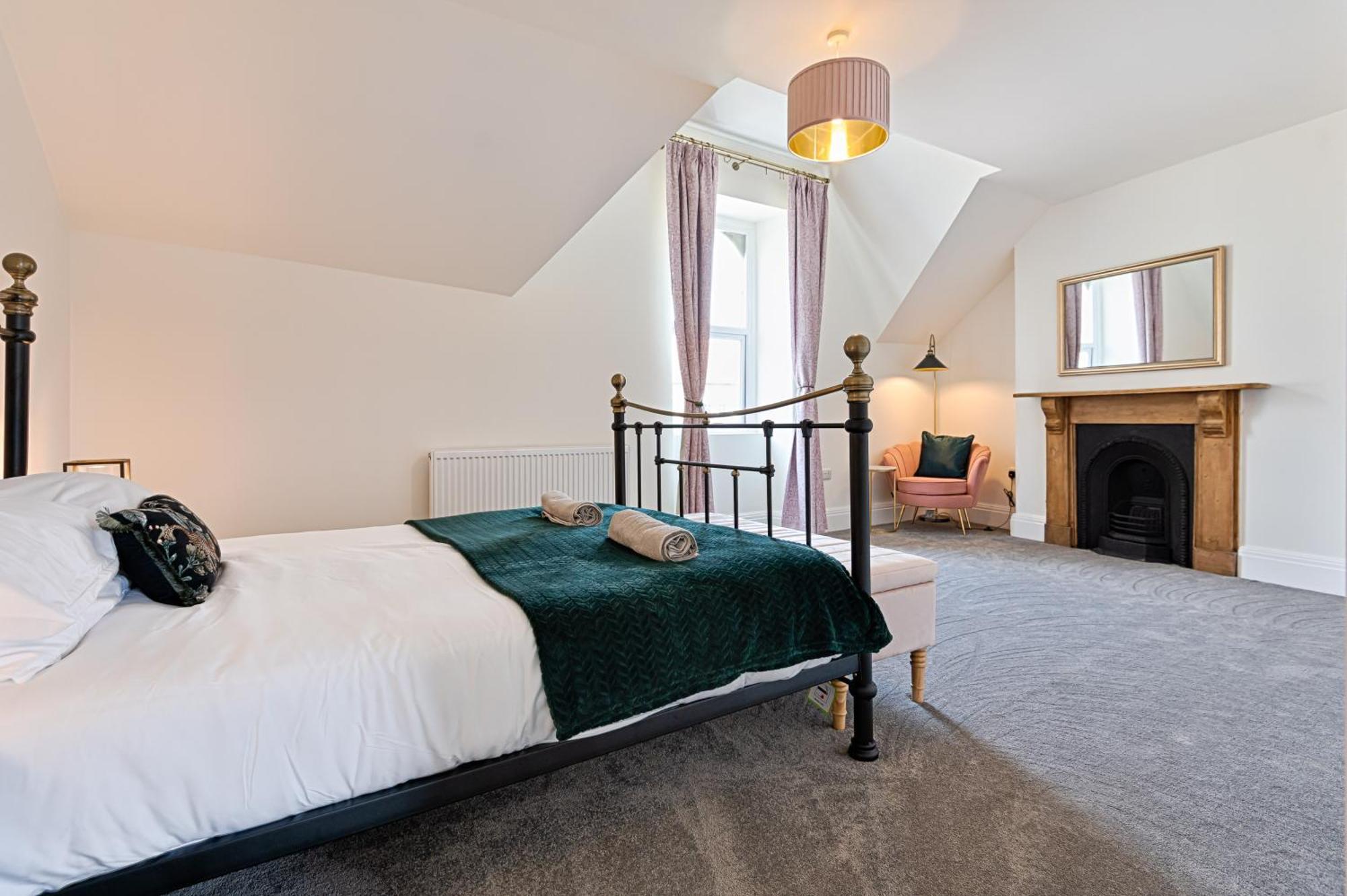 Ty Calon: 1920s Beachside Retreat For Family And Extended *
